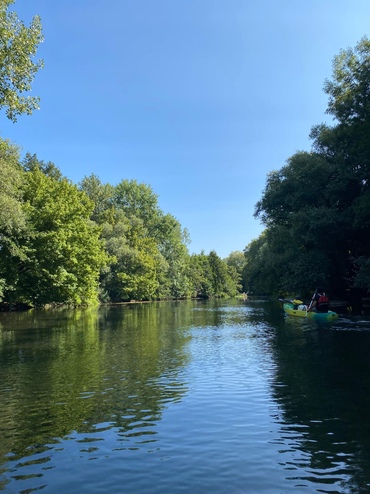 un canoë sur le loing