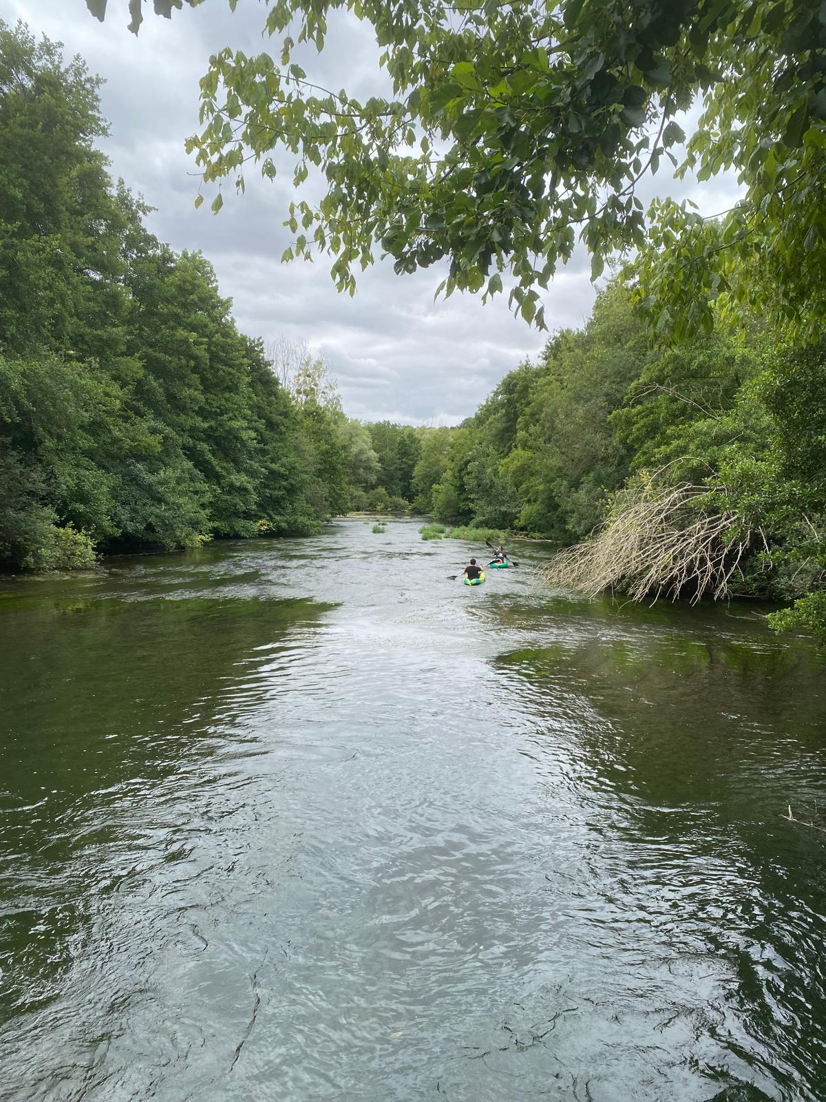 Deux canoës sur le Loing